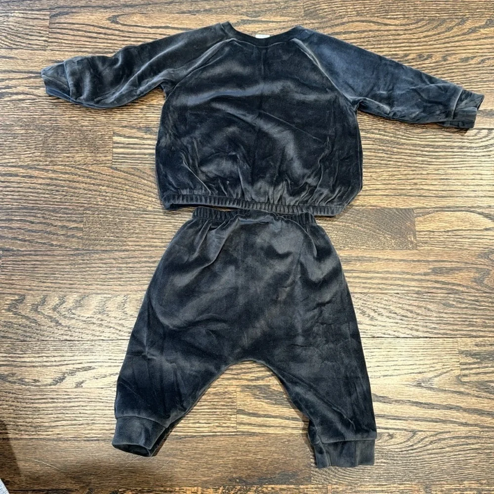 Old Navy Velour baby matching two piece set sweatshirt and joggers 3-6 months